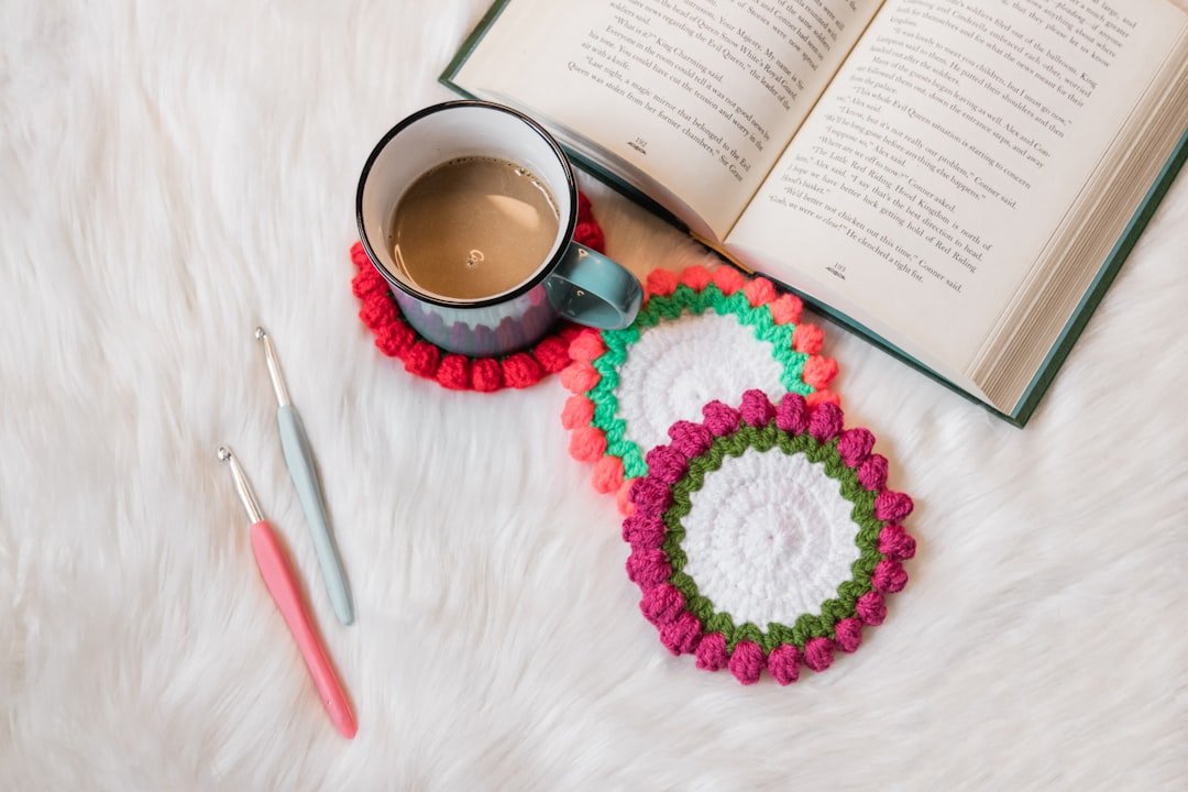 Easy crochet mug cozy pattern for beginners