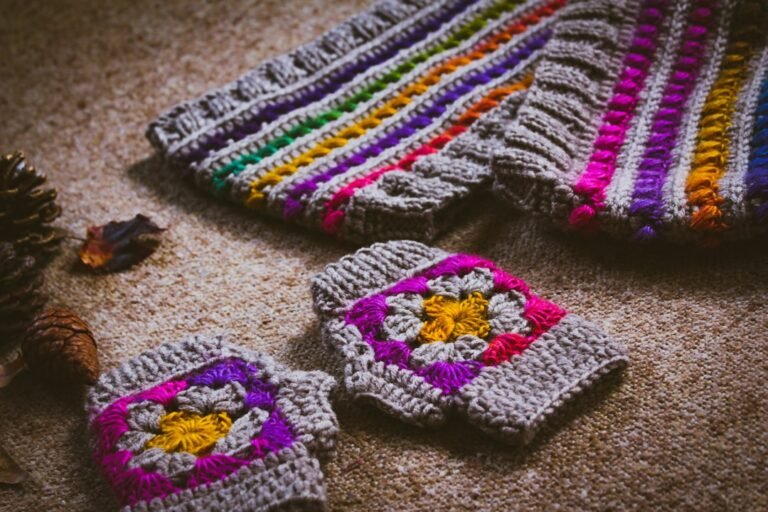 Crochet wrist warmers for a beginner crochet pattern